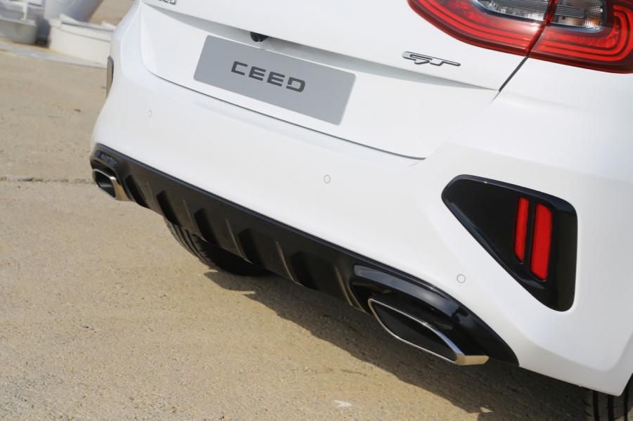 Детали экстерьера Kia Ceed GT 2018 года  (WW) (фото 19 из 51)